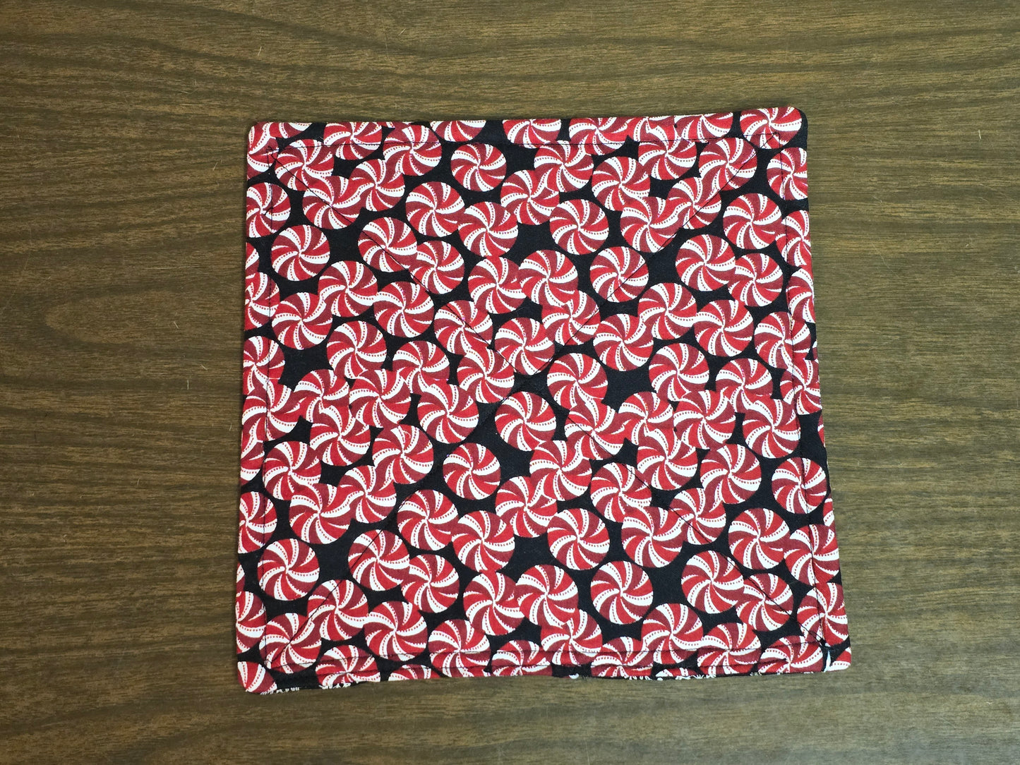 Pot-Holder-peppermint with snowflake