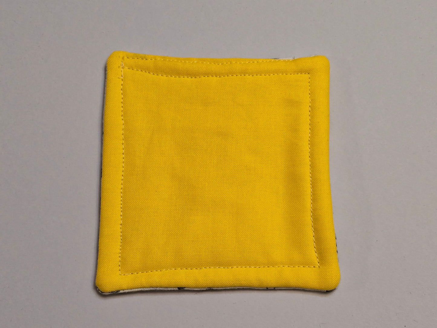Coaster-Bee grateful with yellow