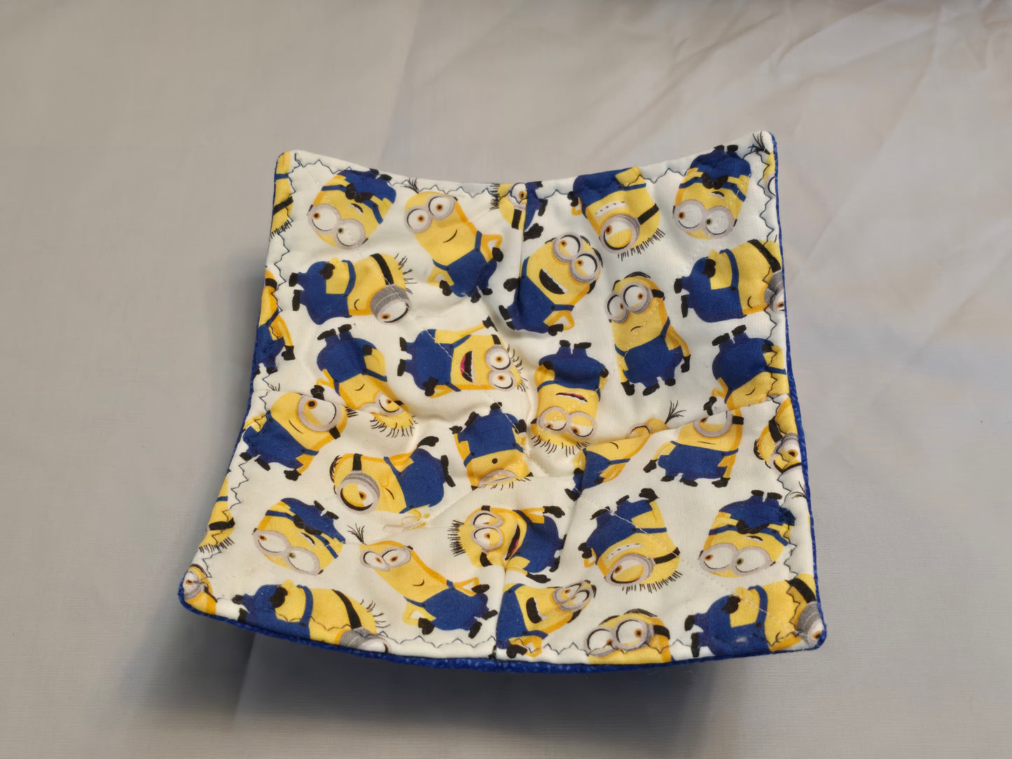 Plate Cozy-minions with blue