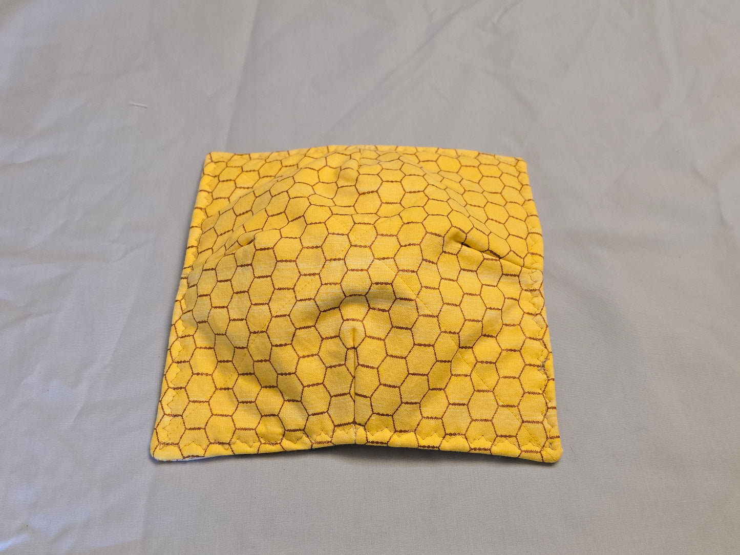 Plate Cozy-peach bee hive with honey comb