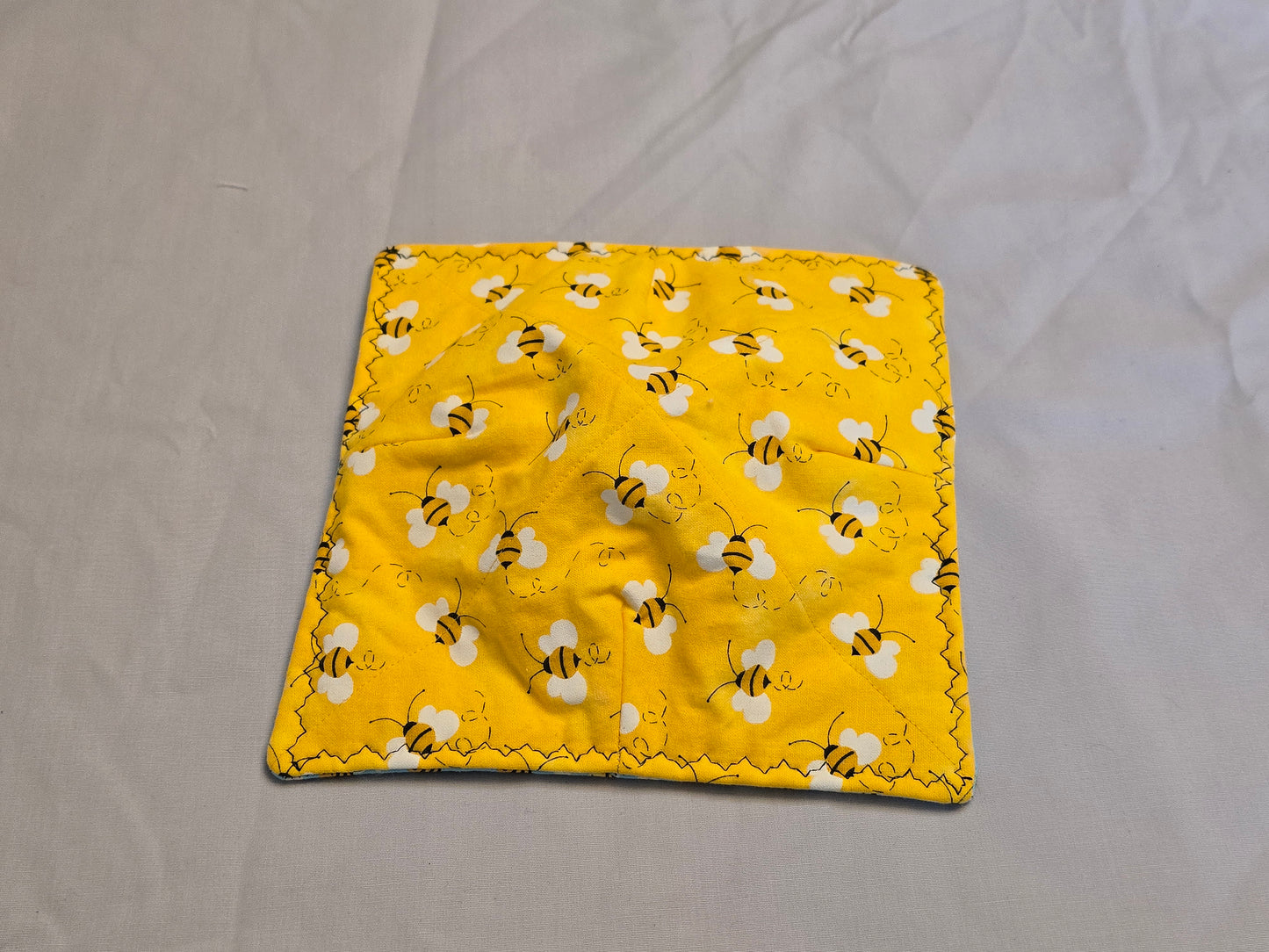 Plate Cozy-blue bumble bee with yellow bee