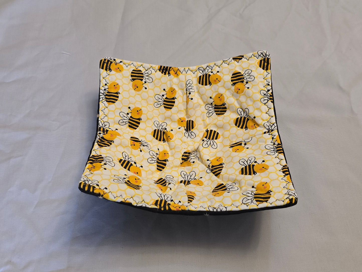 Plate Cozy-yellow bee with black stripes