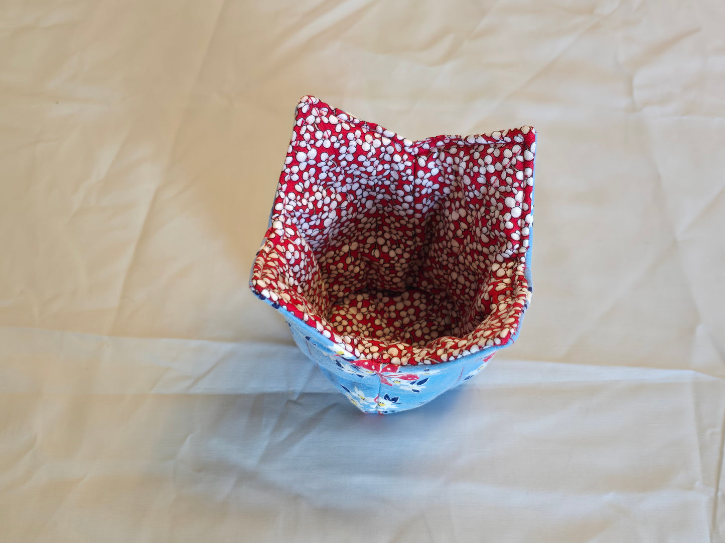 Microwavable Pint Cozy-Blue and white floral with red floral