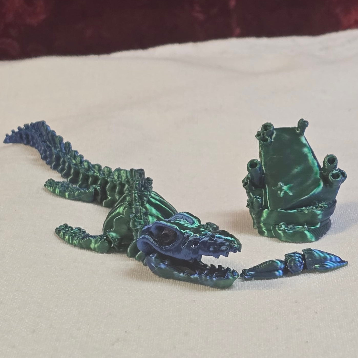 Flexi Skeleton Mosasaurus and Squid Snack and Stand