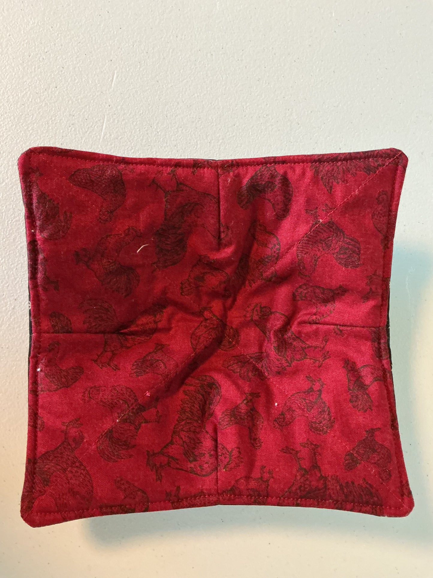 Plate cozy-red chicken