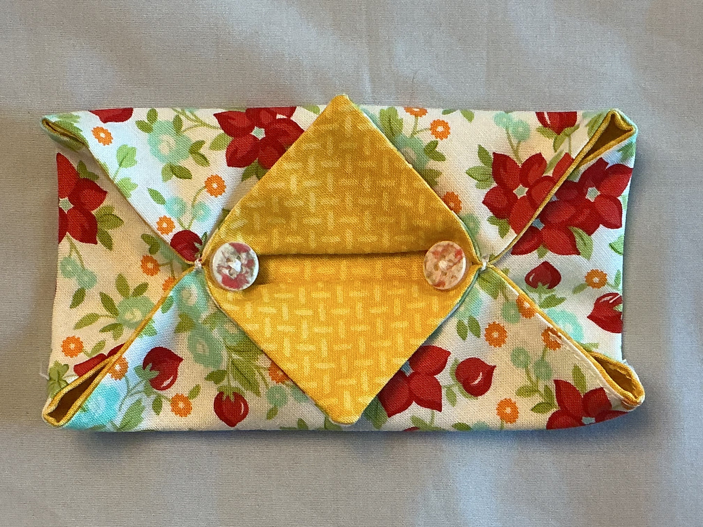 Kleenex holder-red floral