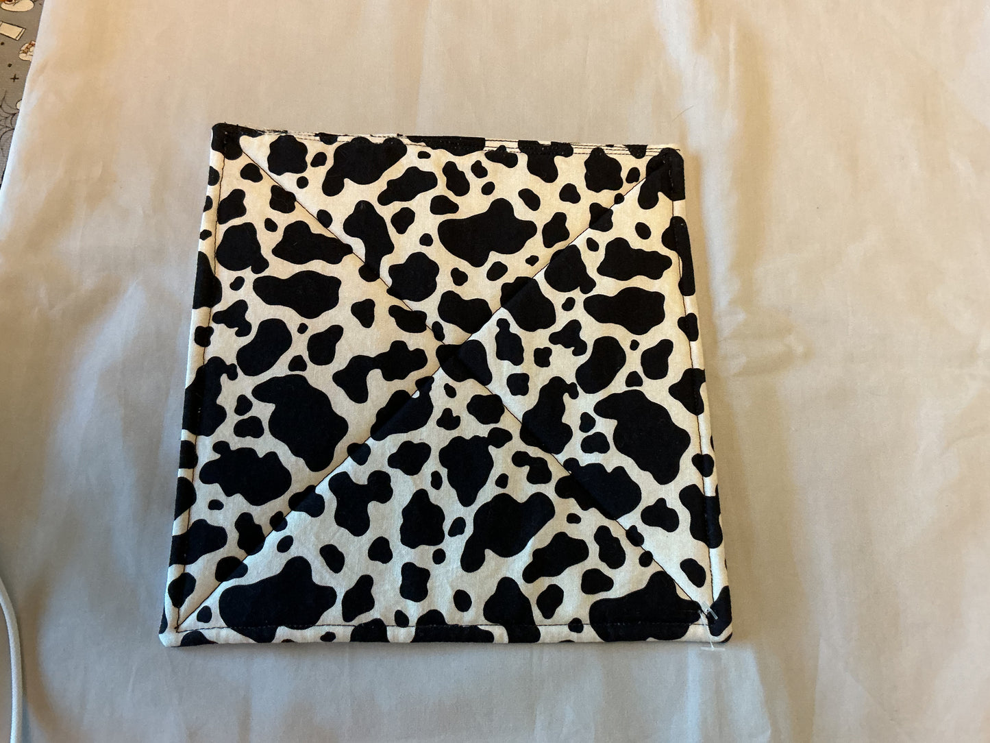 Pot holder-cows/cow print