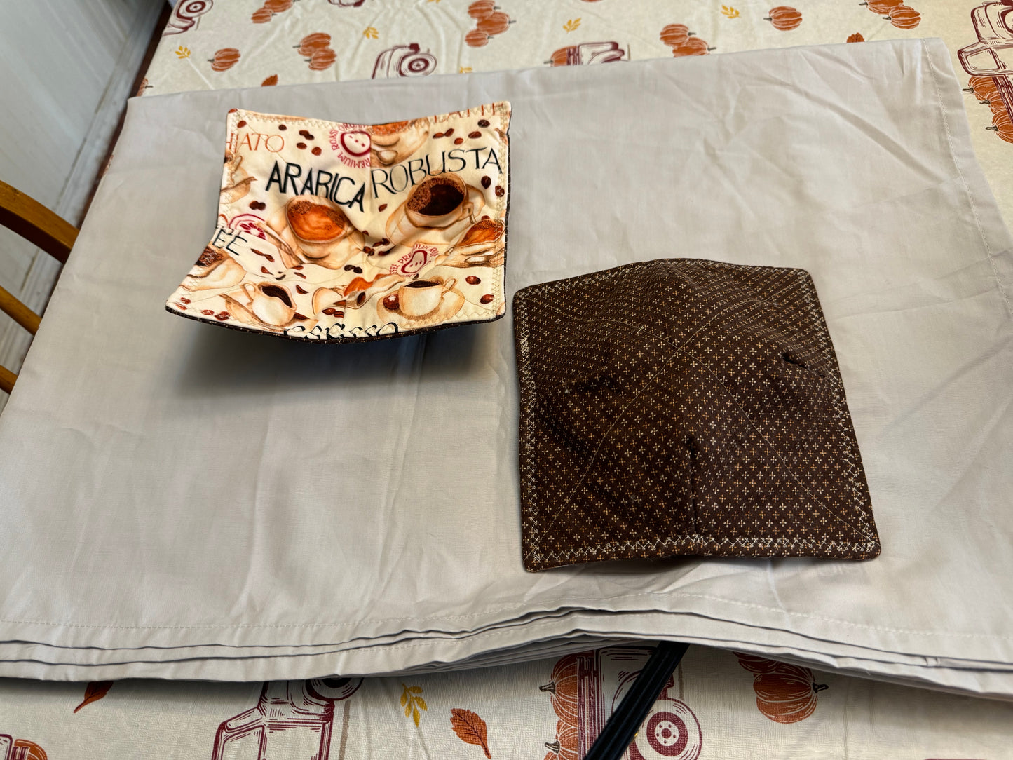 Microwavable Plate Cozy-Coffee and beans and cream/brown
