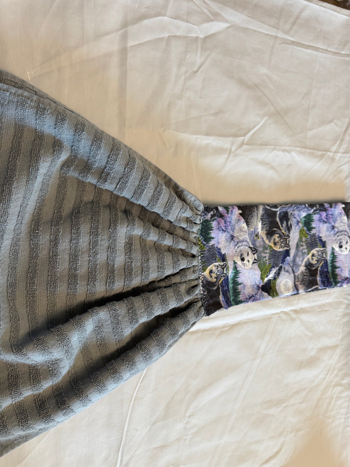 Towel scarf-wolves with grey