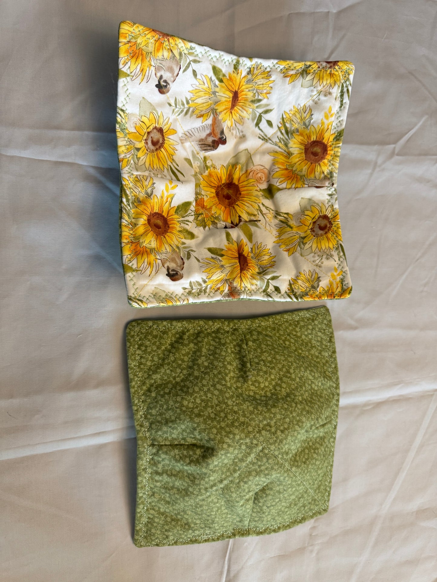 Plate cozy sunflowers with birds and green