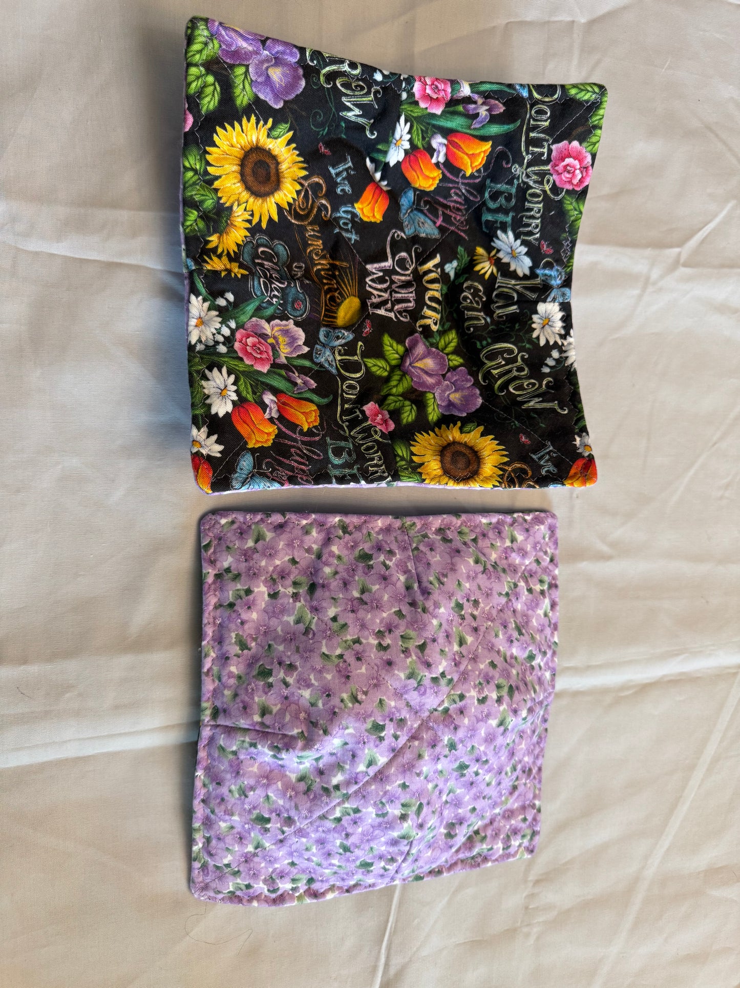 Plate cozy grow flowers with purple flowers