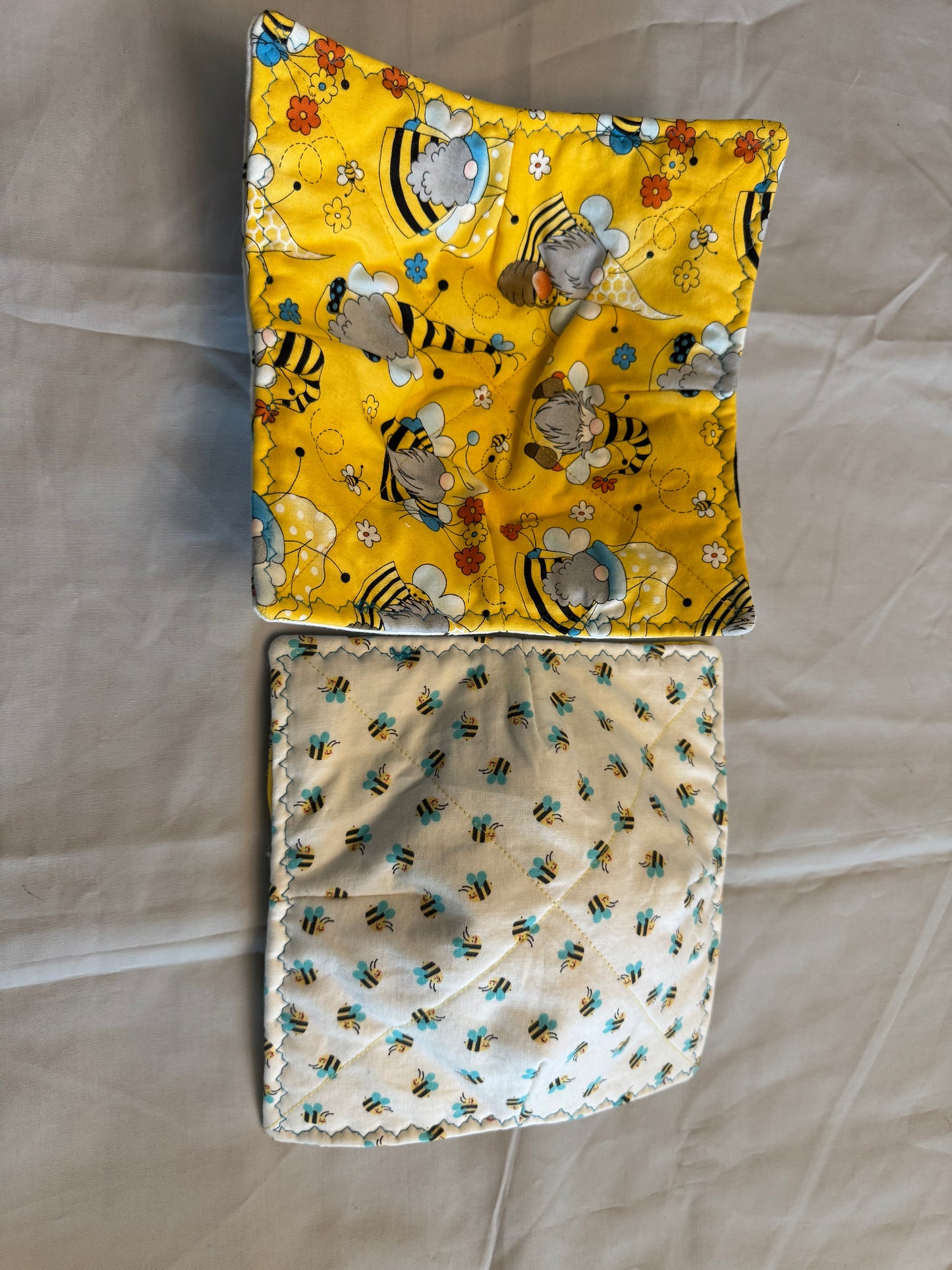 Plate cozy gnome bees blue winged bumble bees
