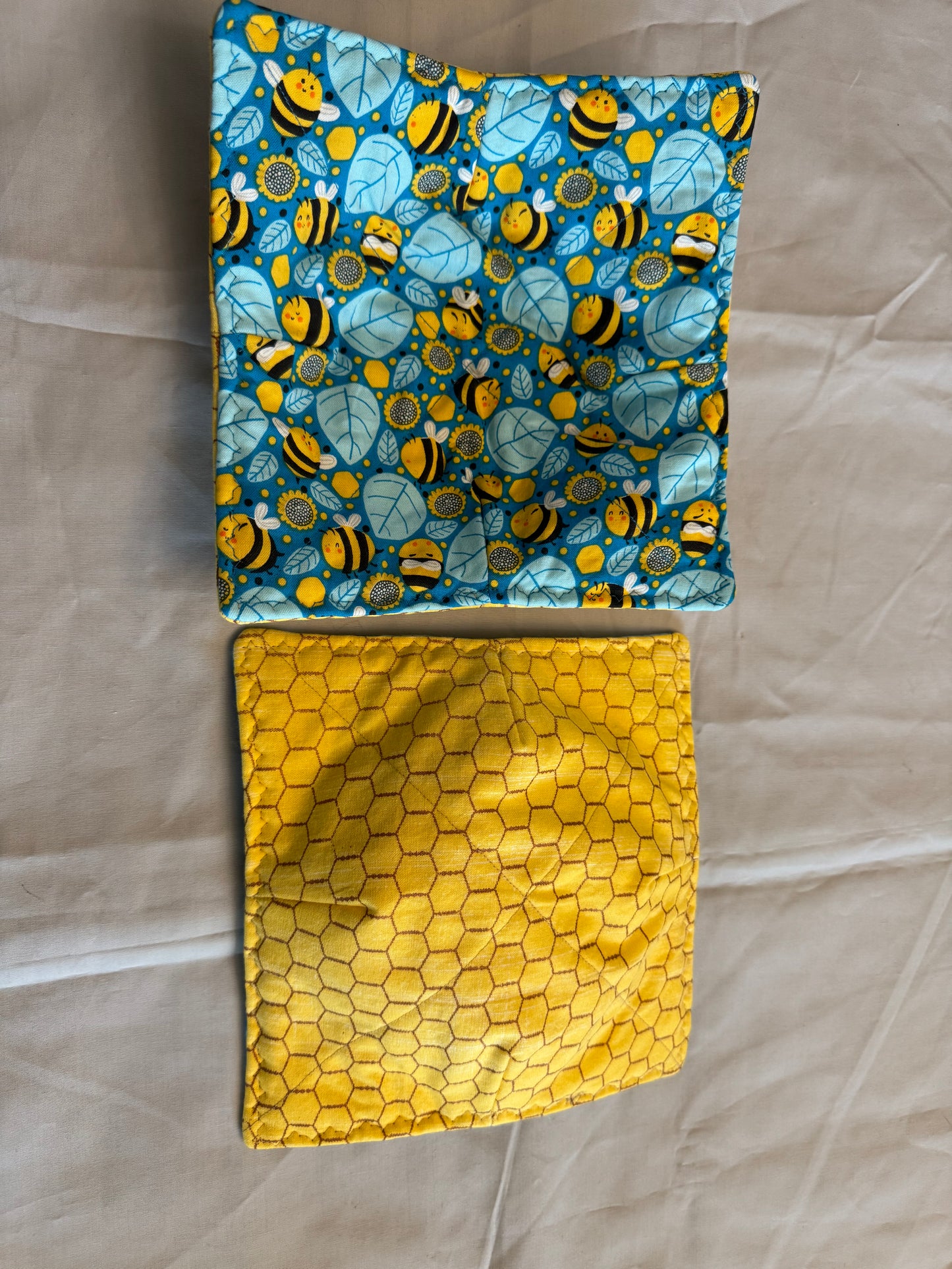 Plate cozy happy bees and leaves with yellow honeycomb