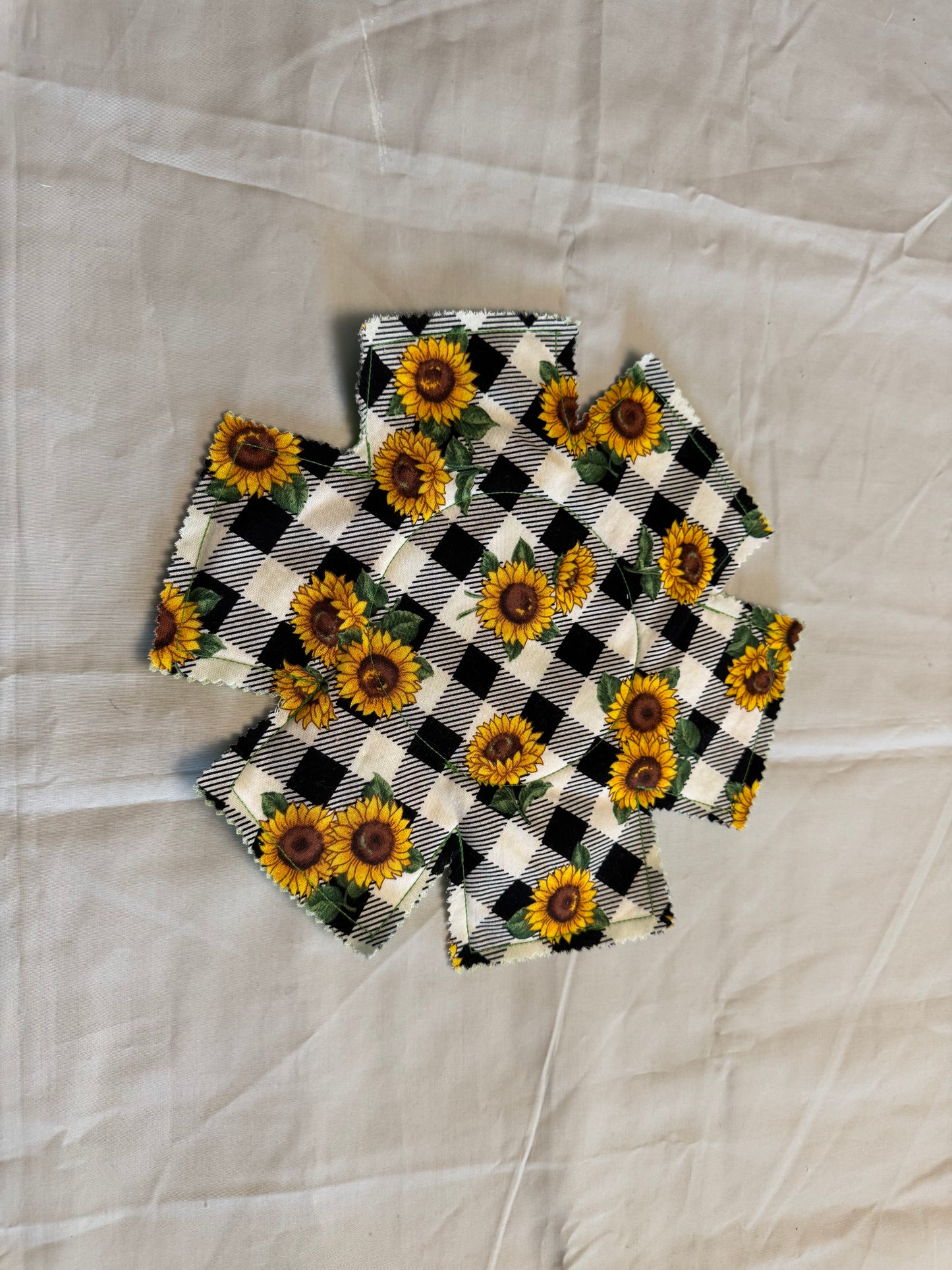 kitchenware protector sunflowers on plaid