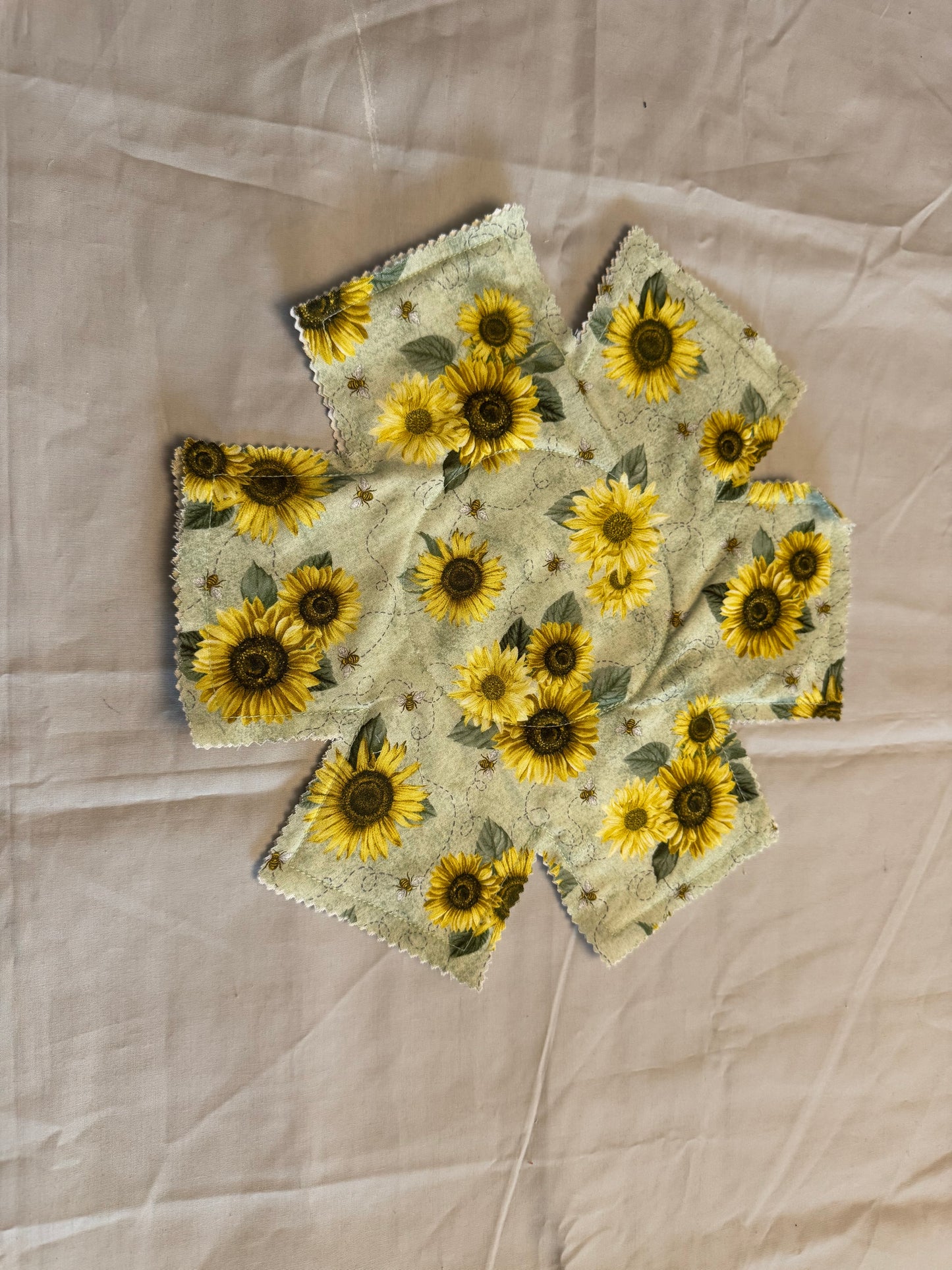 Kitchenware protector-mint green sunflowers with bees
