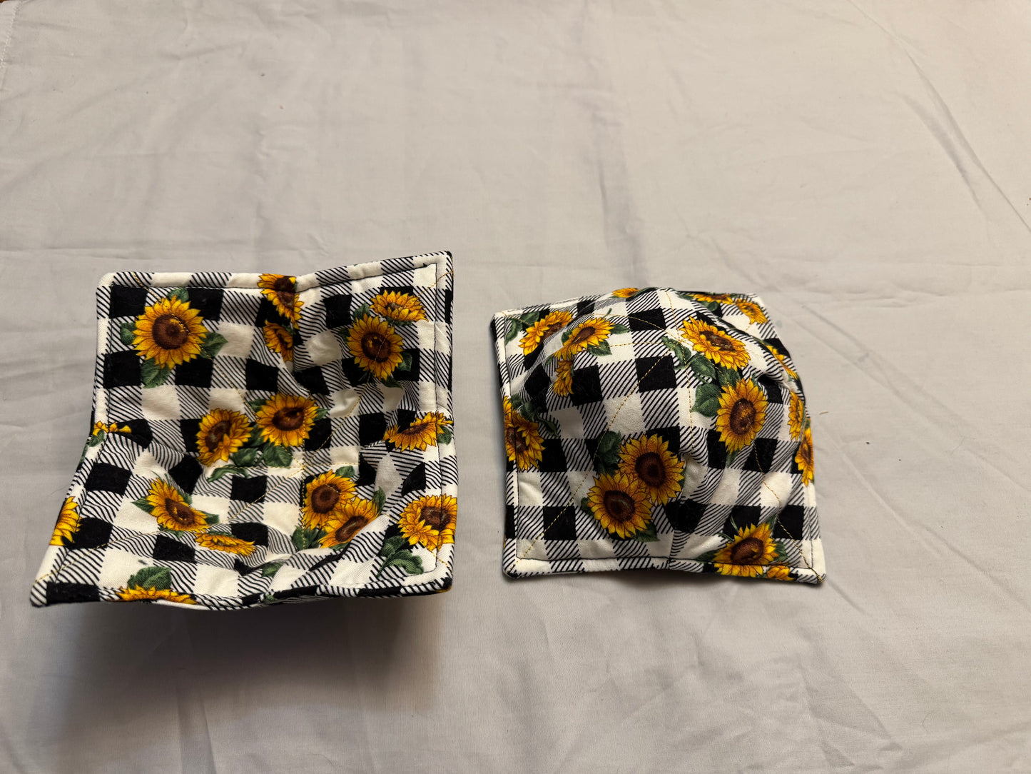 Cozy bowl-sunflowers on black and white plaid double sided