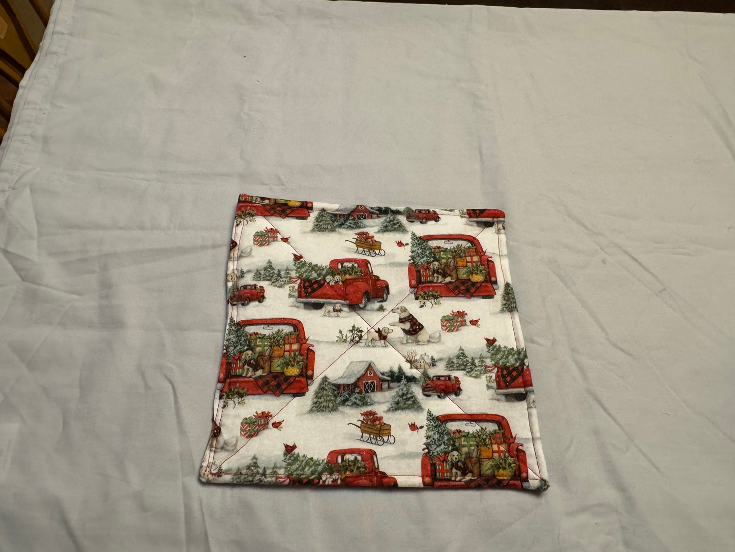 Pot holder Christmas dogs with red truck