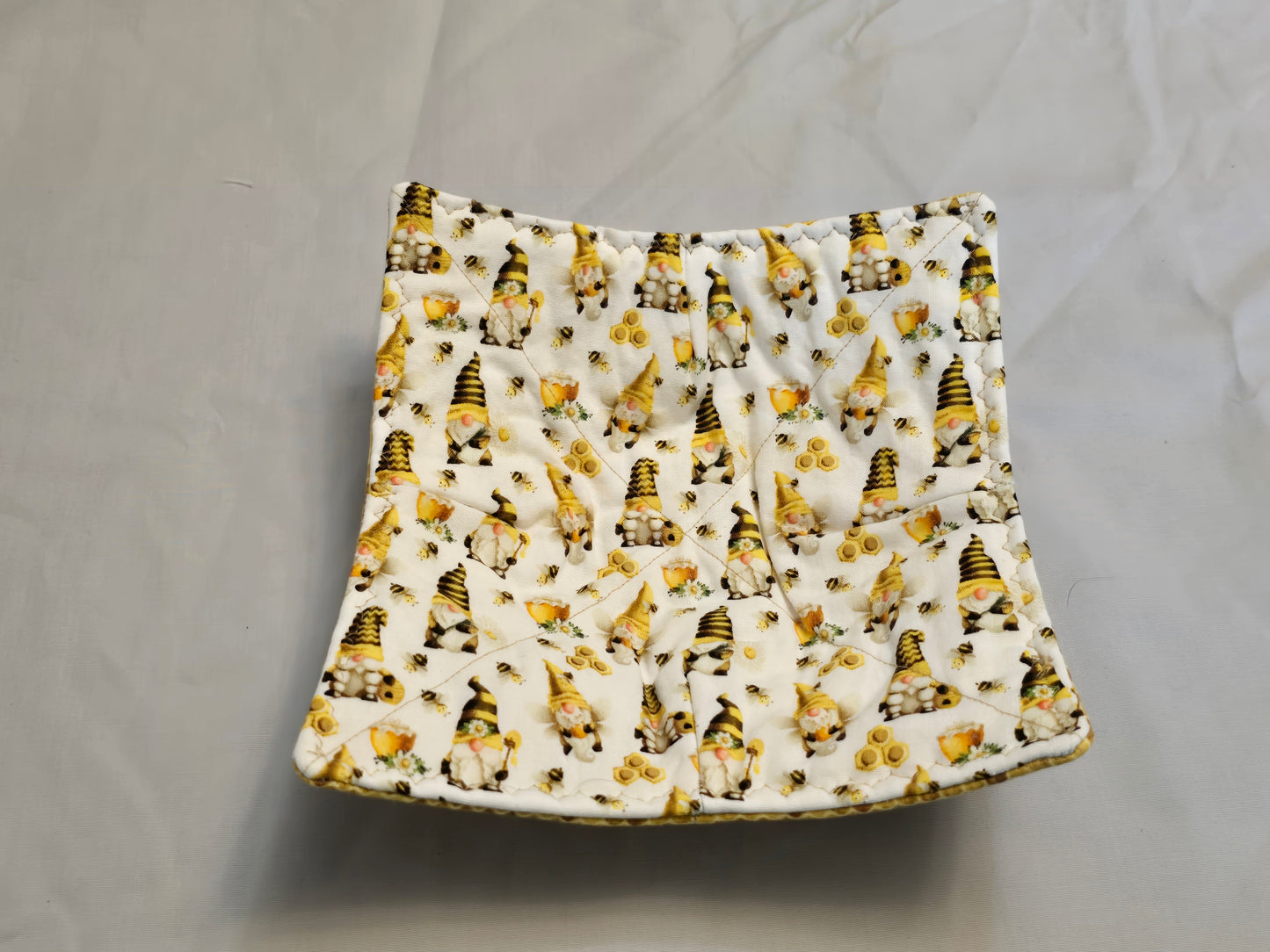 Plate Cozy-bee gnome with yellow honeycomb