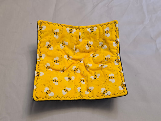 Plate Cozy-honey bees white stars on black