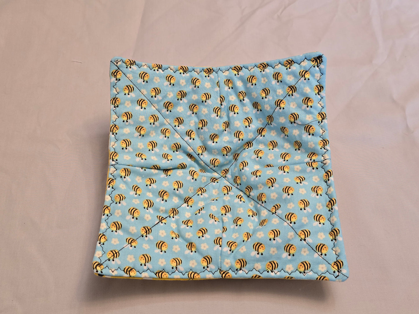 Plate Cozy-blue bumble bee with yellow bee