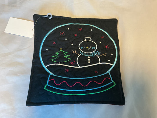 Pot-Holder-snowman snow globe