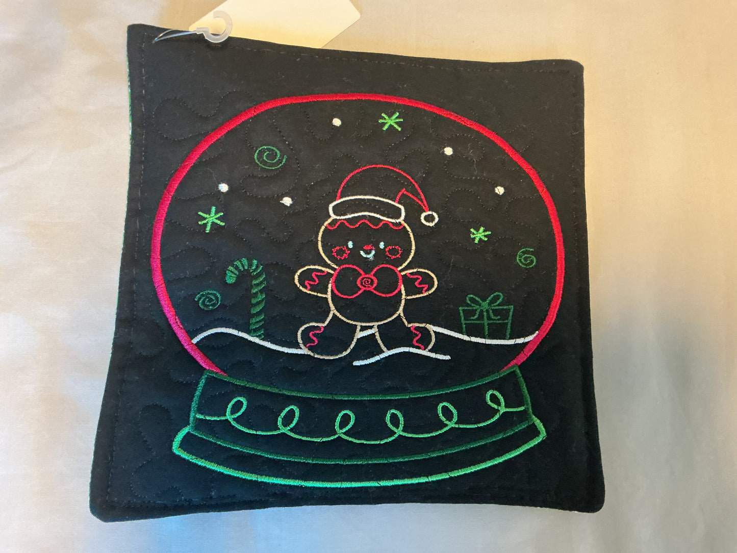 Pot-Holder-Gingerbread boy snow globe