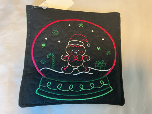 Pot-Holder-Gingerbread boy snow globe