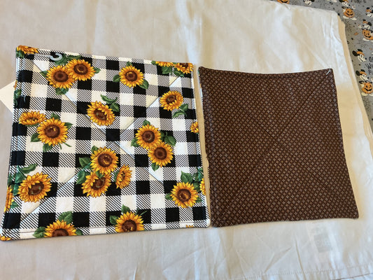 Pot holder-sunflowers on black plaid/brown