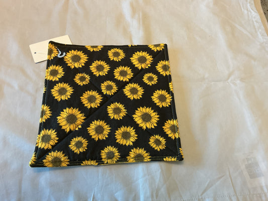 Pot holder-sunflowers on black/yellow