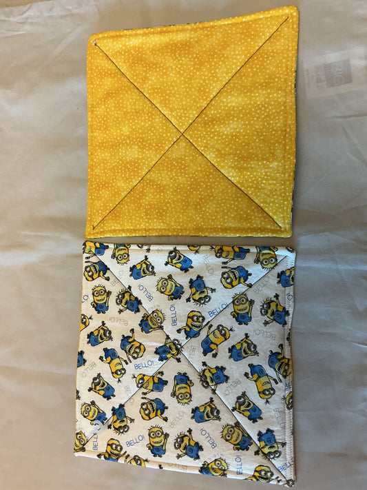 Pot holder-Minions/yellow