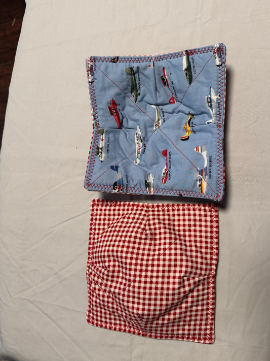 Plate Cozy-airplanes/red plaid