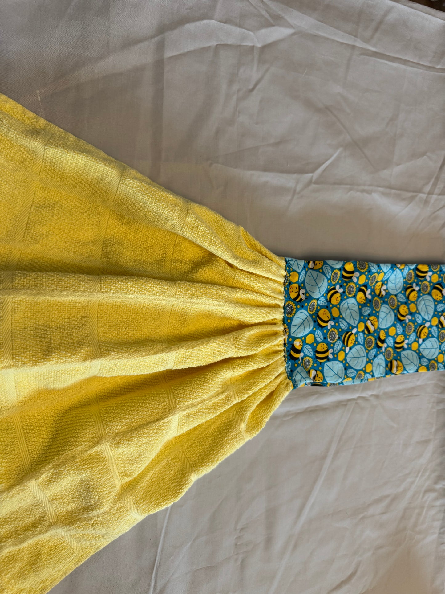 Towel scarf happy bees and leaves with yellow