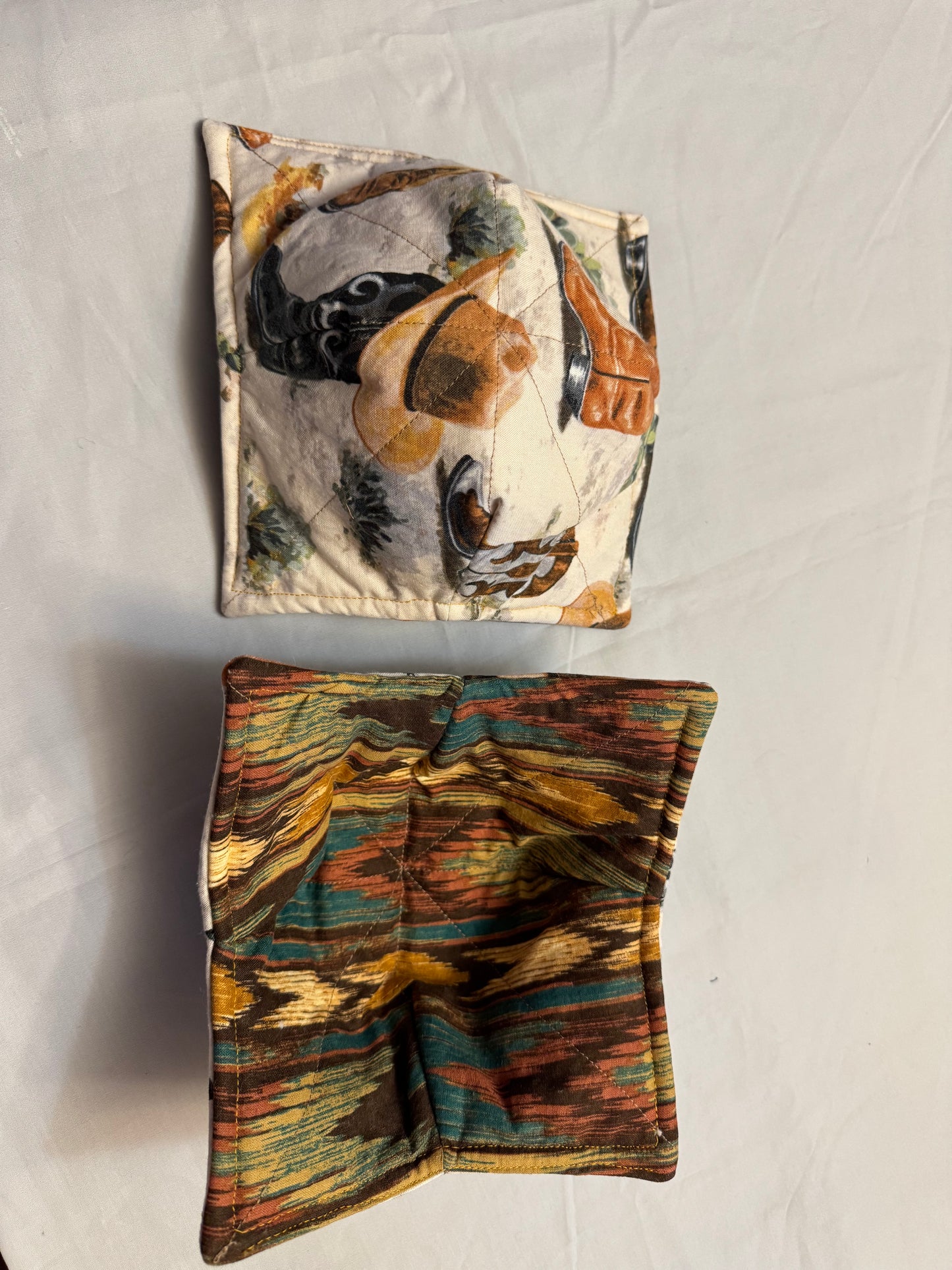 Cozy bowl-Boots and hats/western design