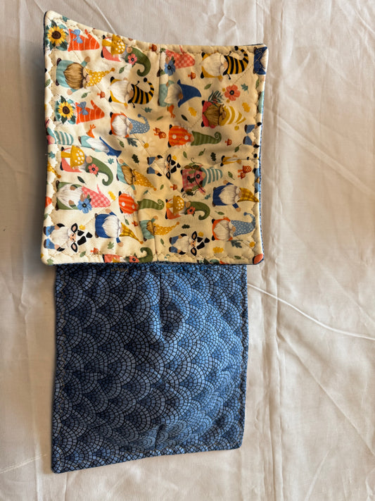Plate cozy-Spring gnome/blue