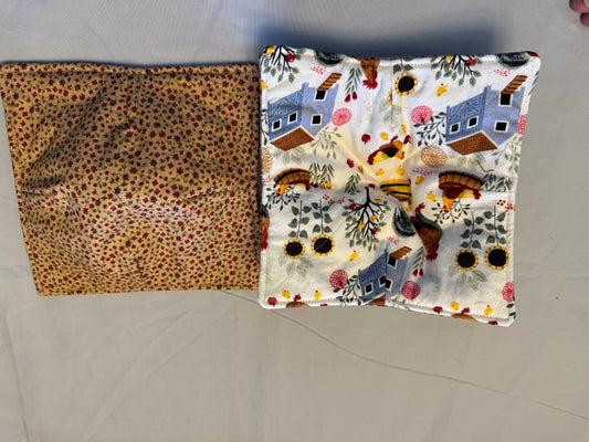 Plate cozy-chicken in coop/red flowers