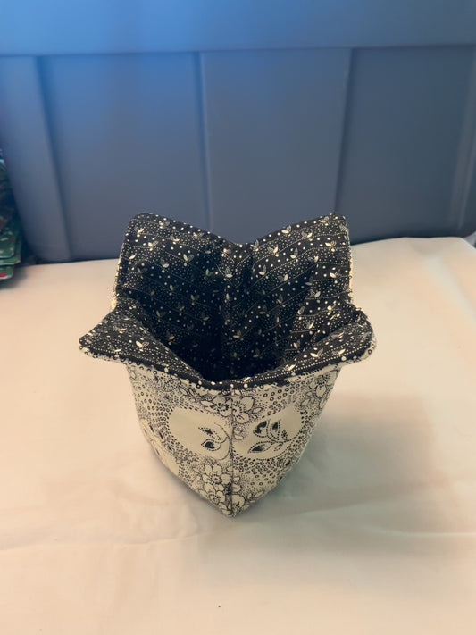 Pint cozy-Floral tan and black