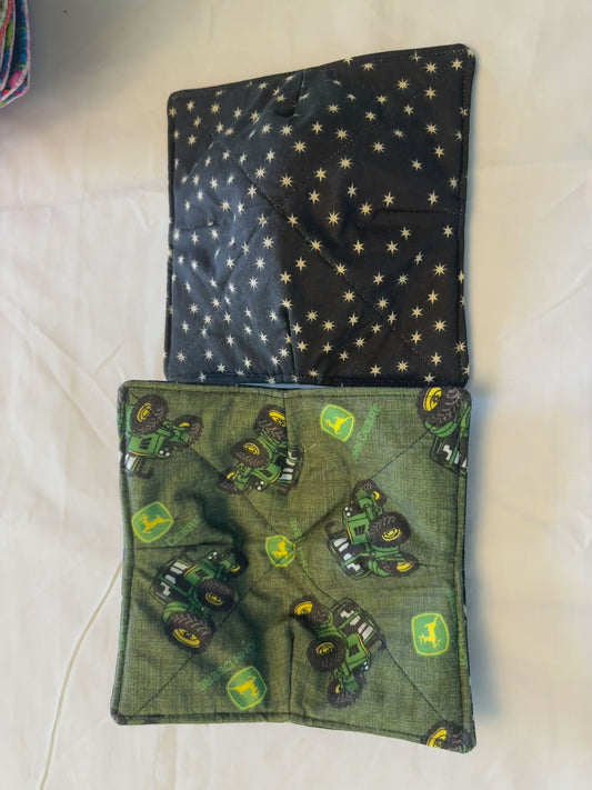 Plate cozy-john deere tractors/gold stars on black